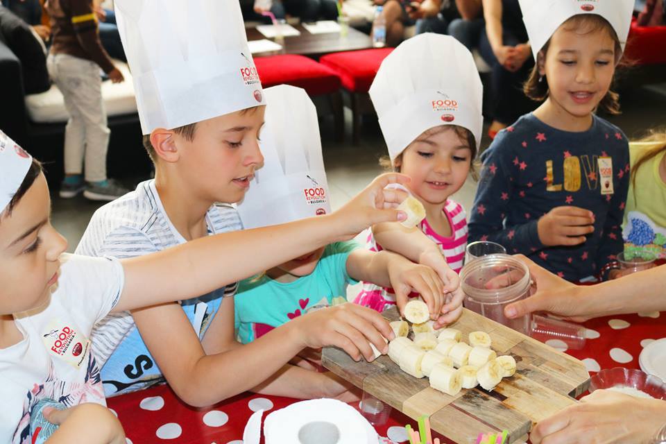 Тотал Спорт клуб - децата в ролята на готвачи - Food Revolution Day